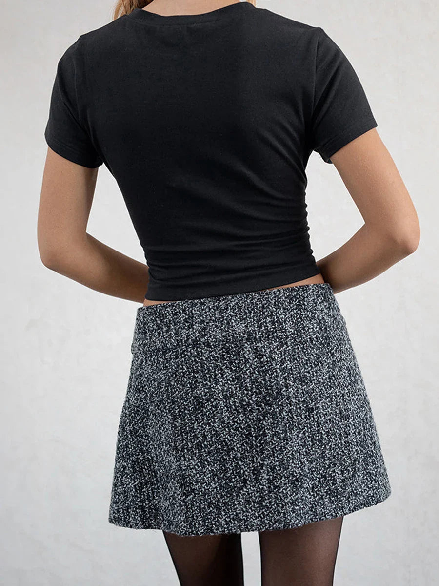 טי־שירט קרופ שחורה דגם עדי