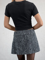 טי־שירט קרופ שחורה דגם עדי