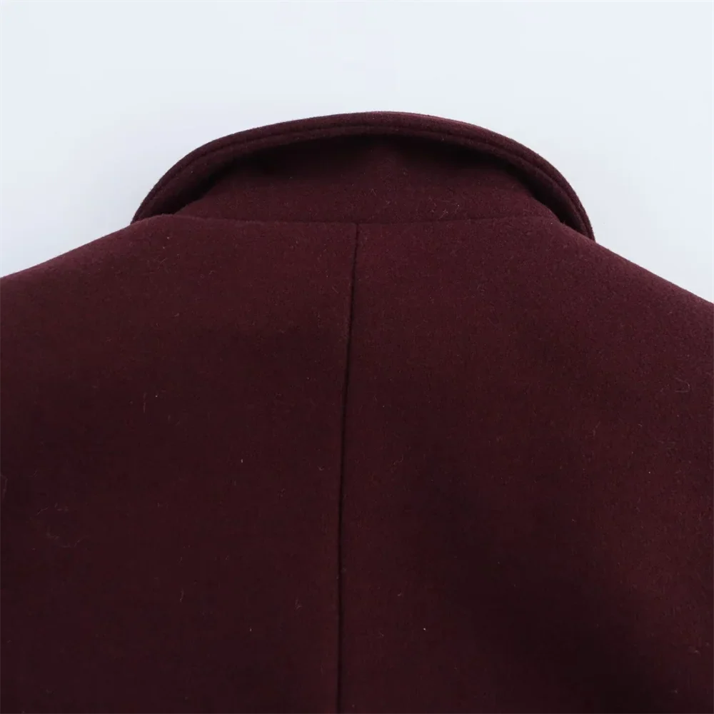 מעיל דאבל ברסט אלגנטי במראה יוקרתי