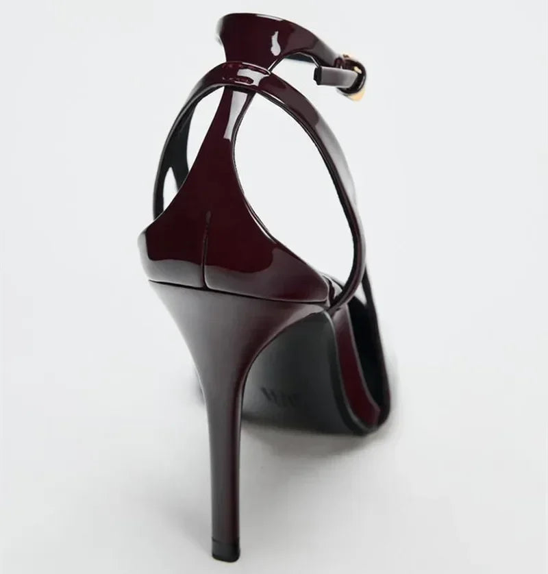 עקבים מבריקים עם שפיץ ורצועת קרסול דגם רונה