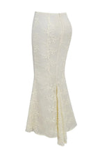 סט דו־חלקי אלגנטי עם טופ תחרה וחצאית מקסי דגם ליבי