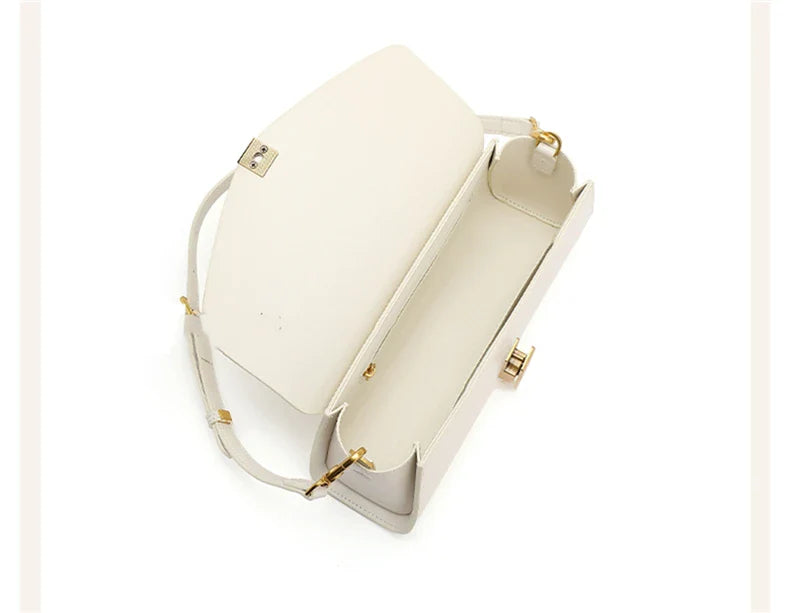 תיק עור קטן עם אבזם קדמי מעוצב דגם חן