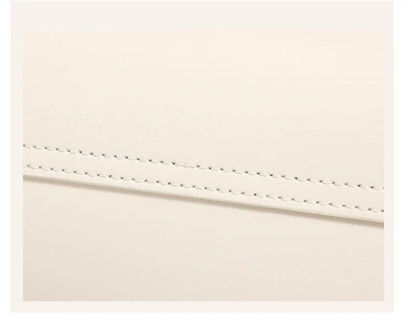 תיק עור קטן עם אבזם קדמי מעוצב דגם חן