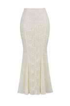 סט דו־חלקי אלגנטי עם טופ תחרה וחצאית מקסי דגם ליבי