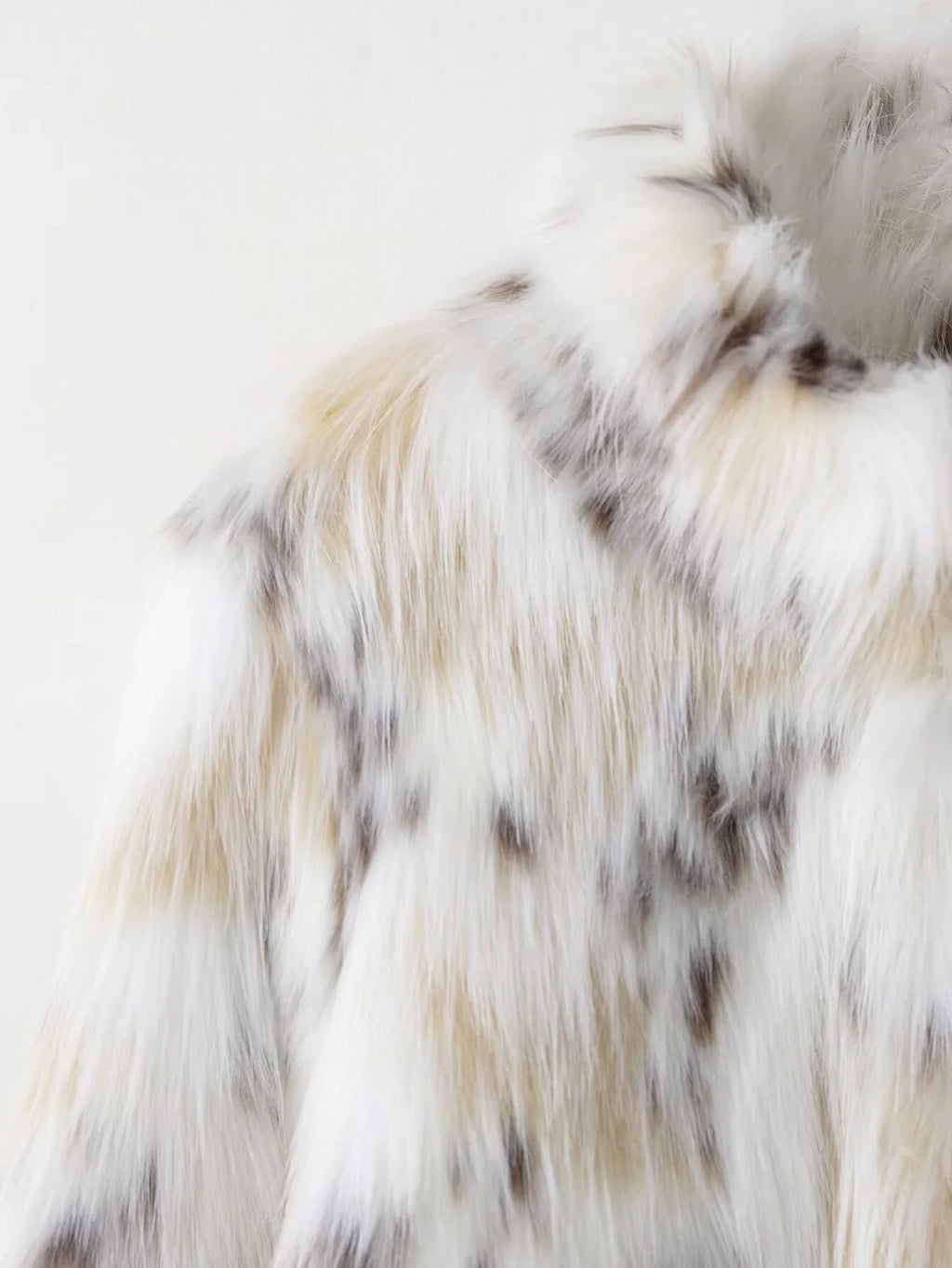 מעיל פרווה רך בגזרת Loose עם צווארון עומד