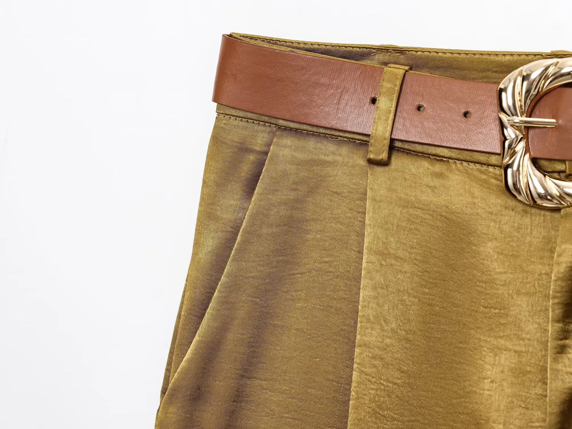 מכנסיים רחבים מבד סאטן מבריק בגזרה גבוהה