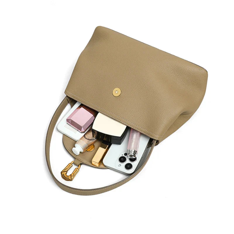 תיק כתף רך עם אבזם ועיטור פאייטים דגם קוראל