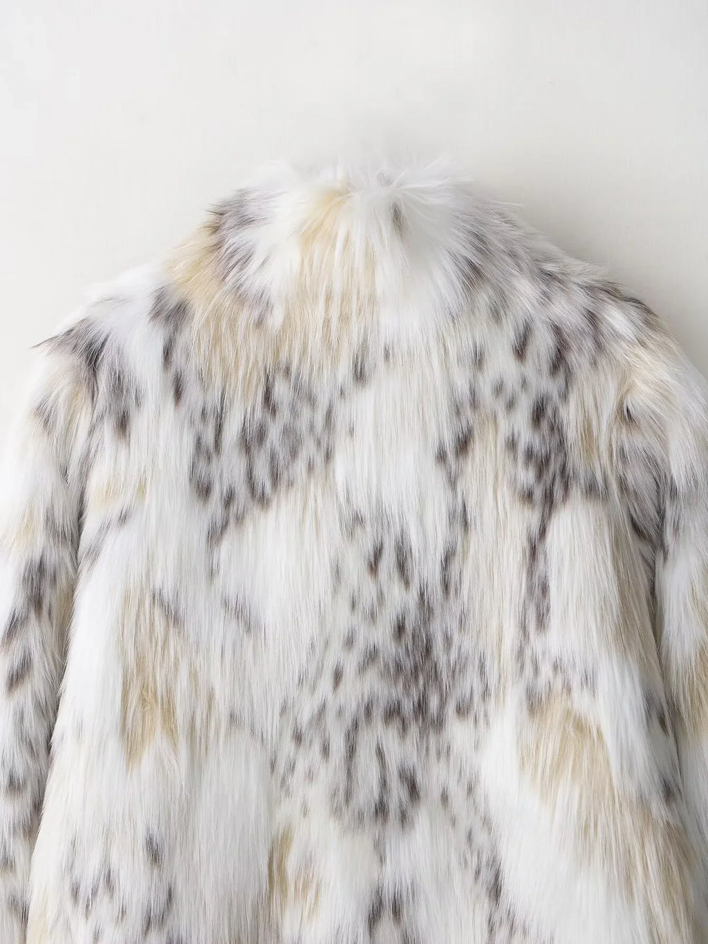 מעיל פרווה רך בגזרת Loose עם צווארון עומד