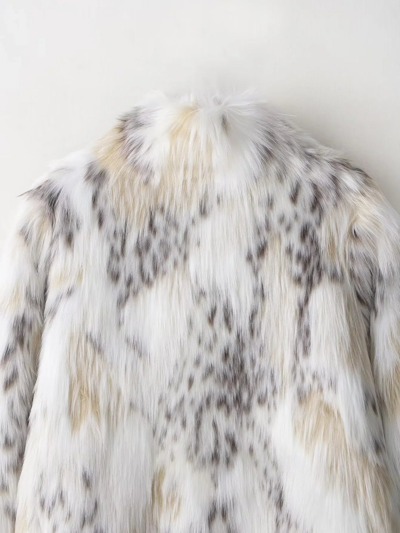 מעיל פרווה רך בגזרת Loose עם צווארון עומד