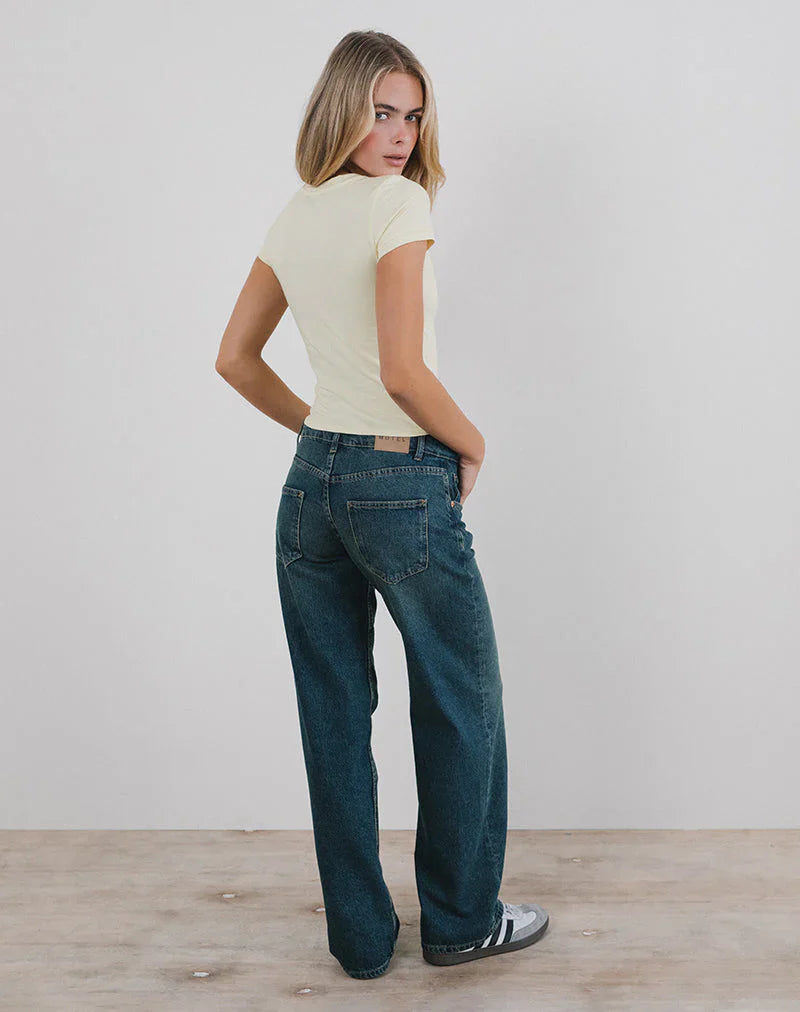 טי־שירט קרופ שמנת דגם שקד