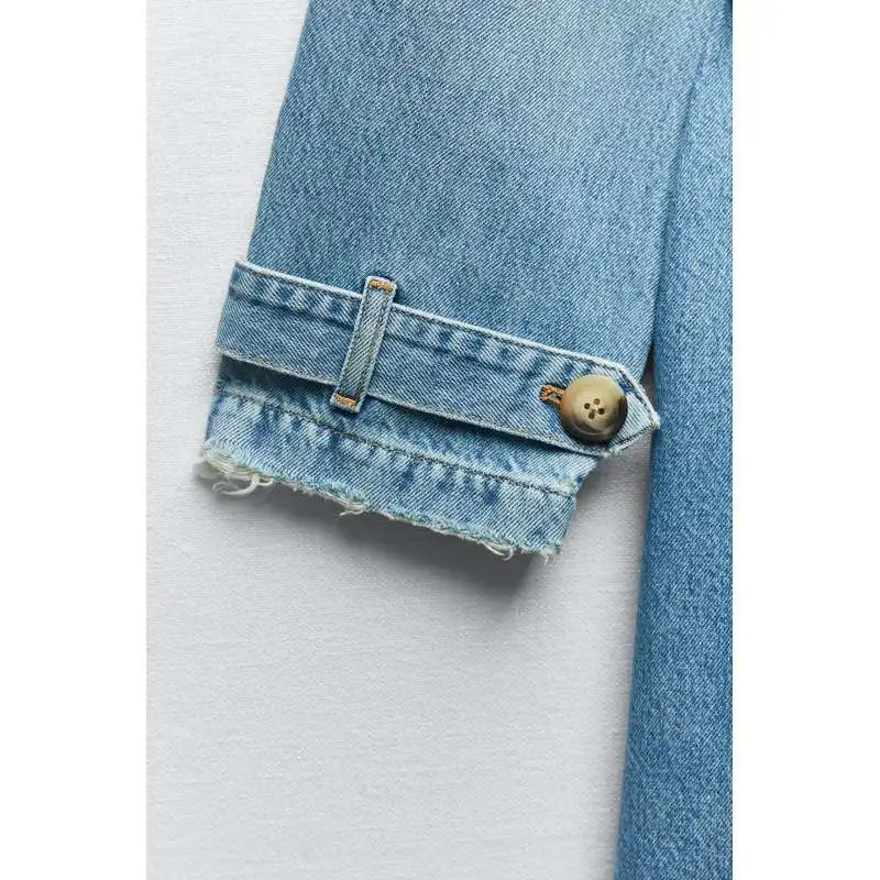 מעיל ג׳ינס ארוך בגזרת טרנץ׳ עם חגורה