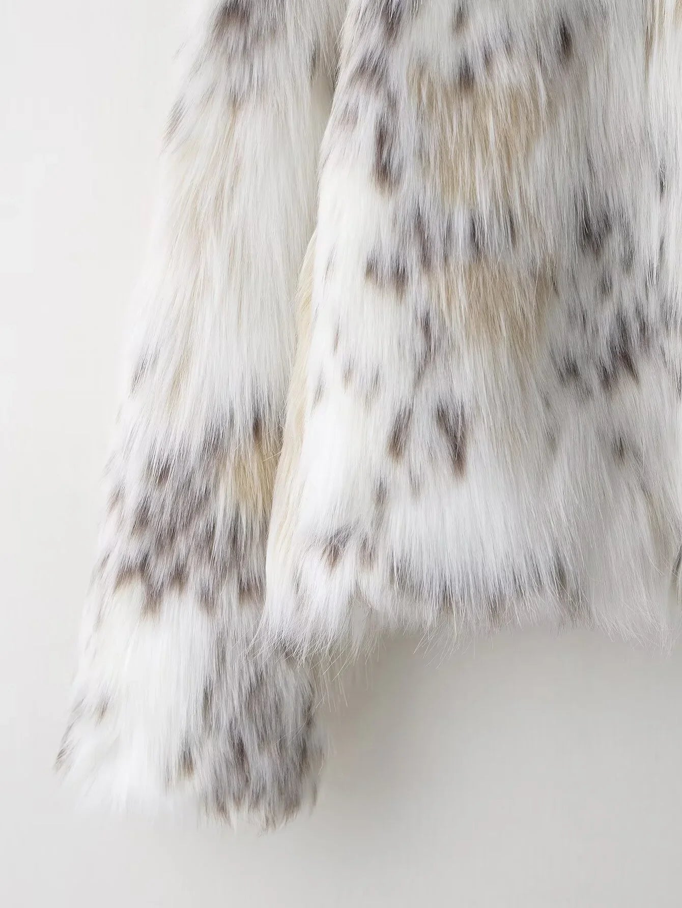 מעיל פרווה רך בגזרת Loose עם צווארון עומד