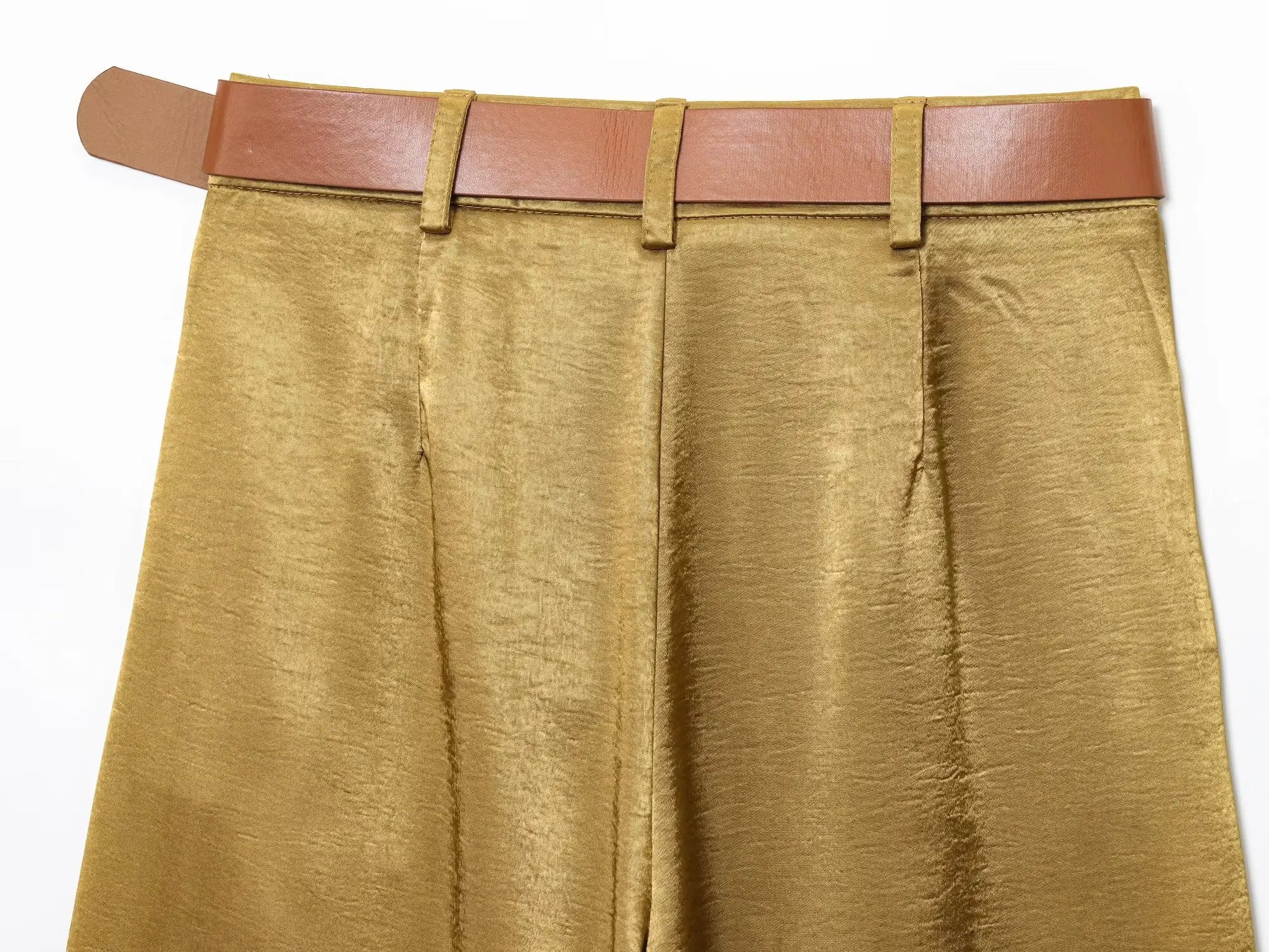 מכנסיים רחבים מבד סאטן מבריק בגזרה גבוהה