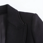 מעיל לונג אלגנטי בגזרת לאז’ר עם צווארון קלאסי