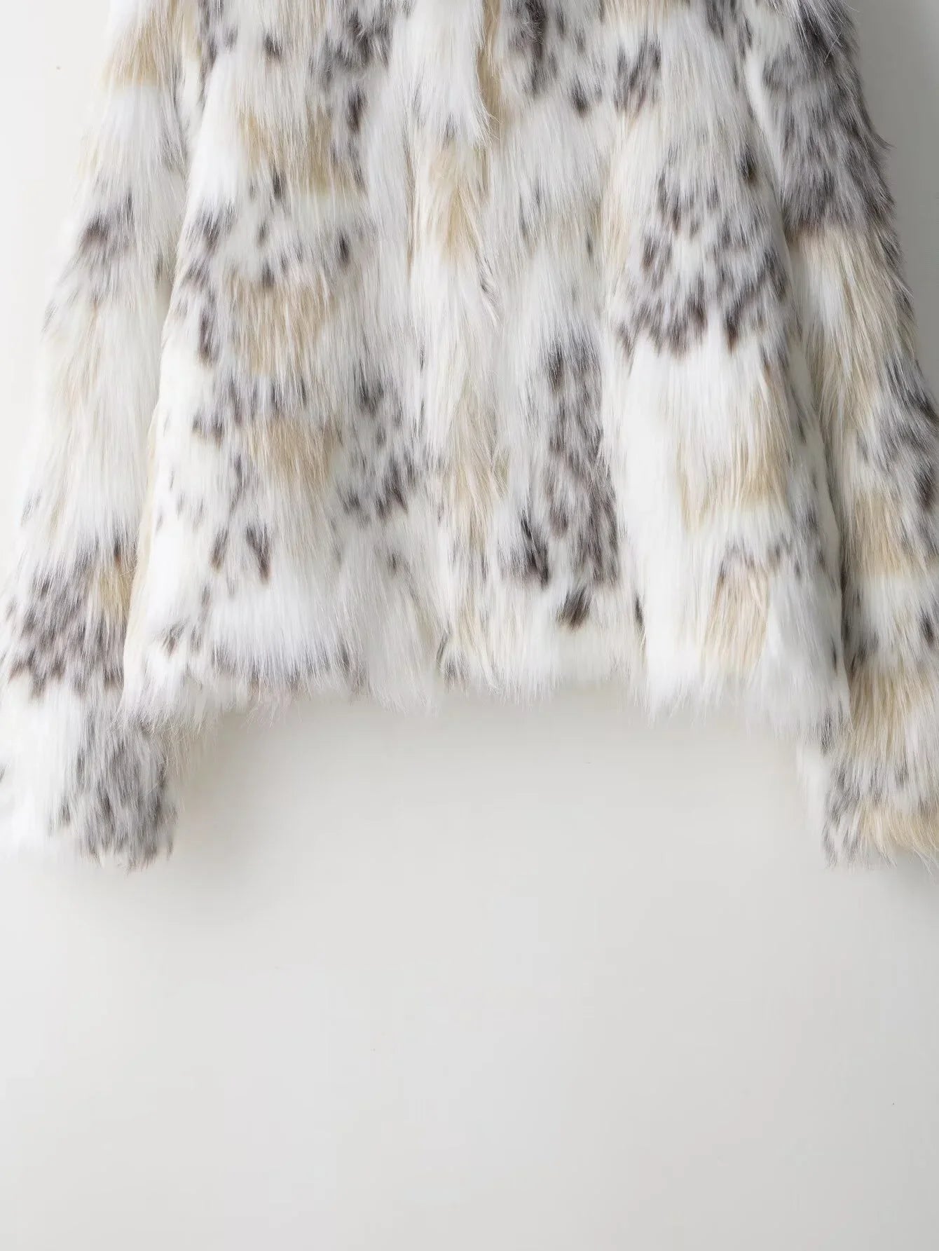 מעיל פרווה רך בגזרת Loose עם צווארון עומד