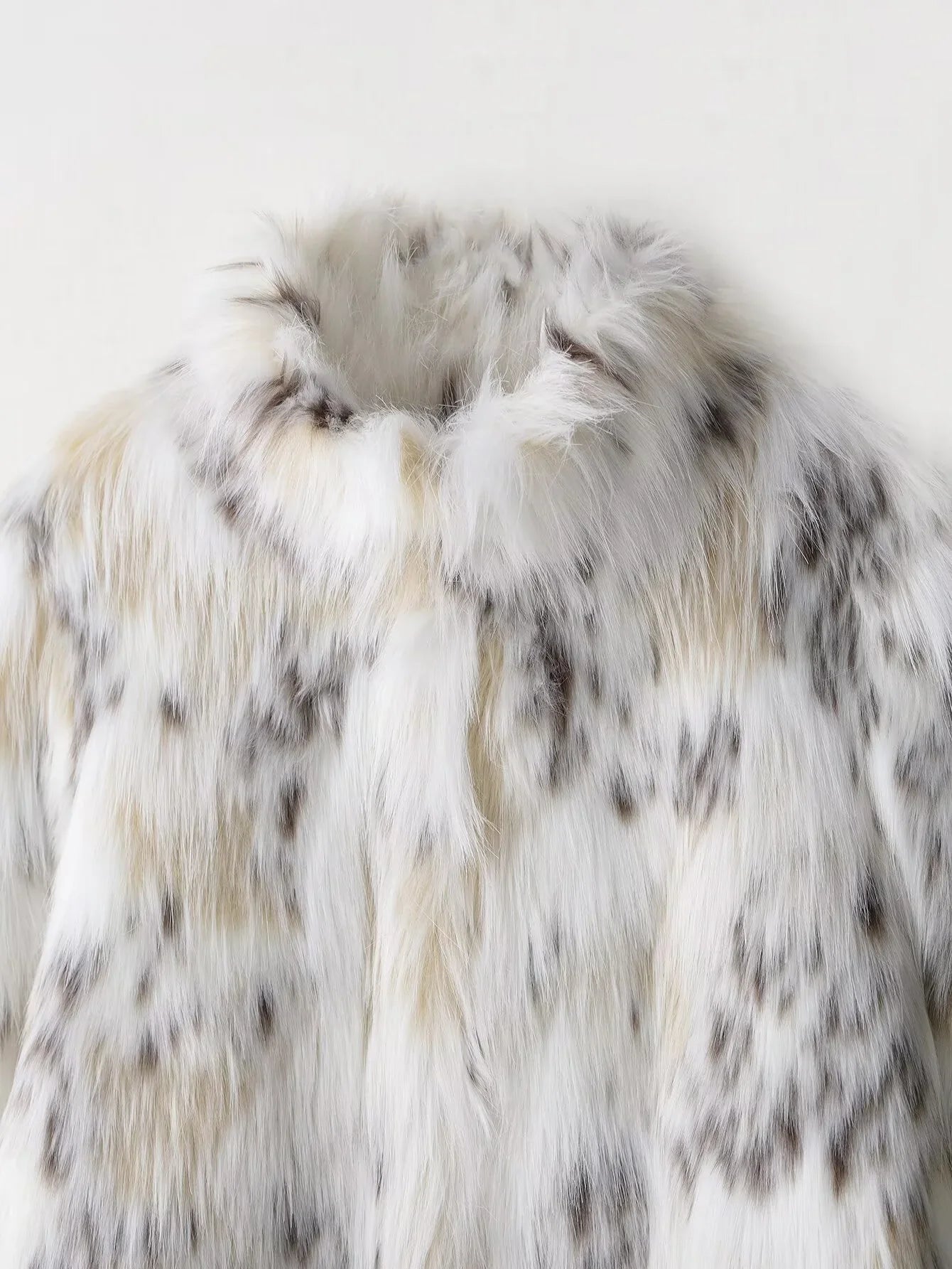 מעיל פרווה רך בגזרת Loose עם צווארון עומד