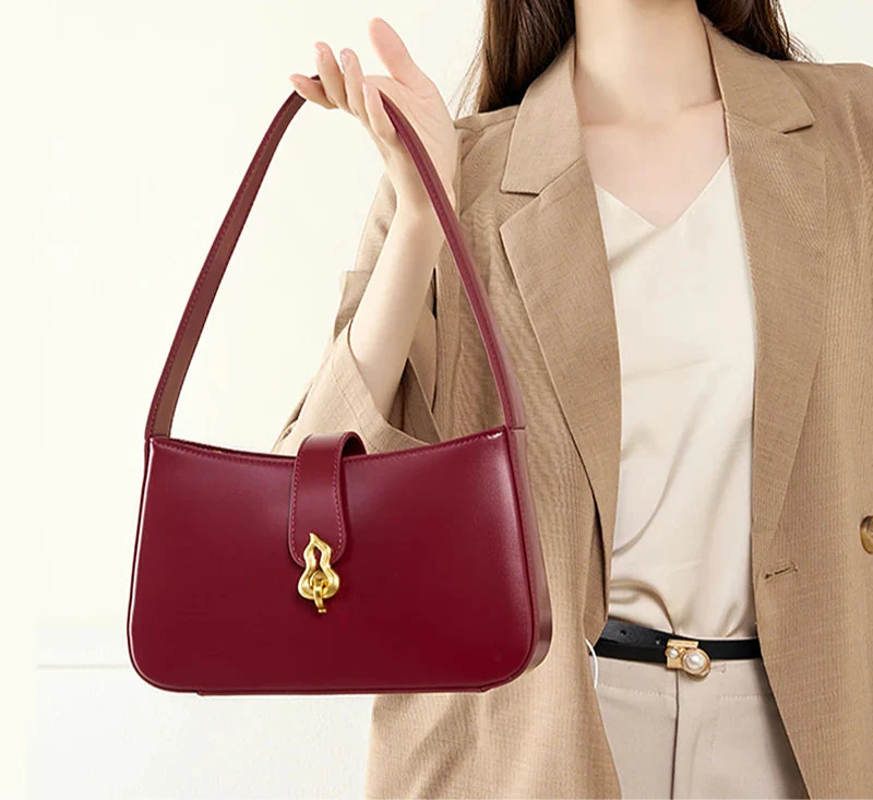 תיק חצי ירח מעור אמיתי עם אבזם מתכתי דגם ליאור