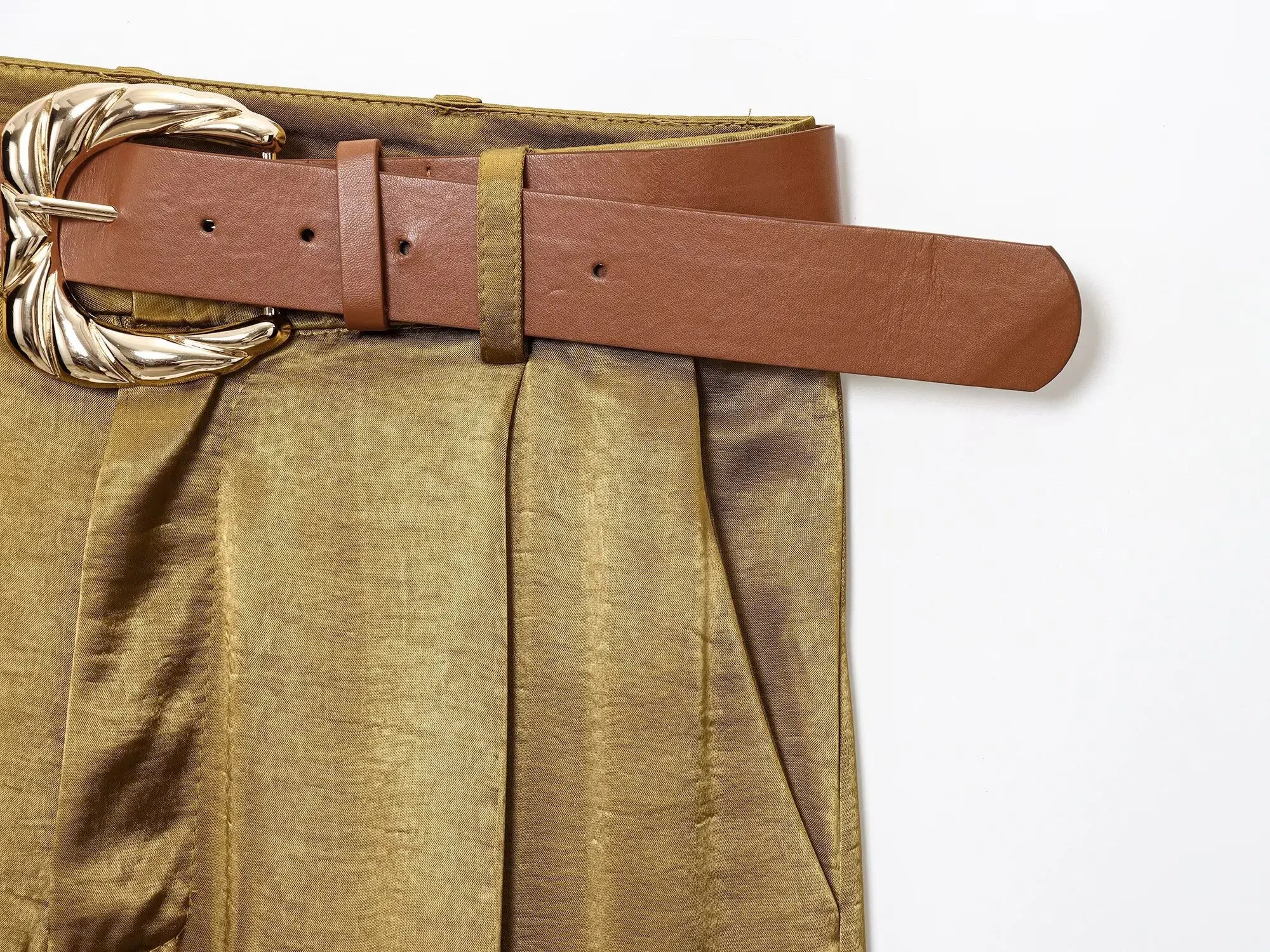 מכנסיים רחבים מבד סאטן מבריק בגזרה גבוהה