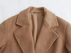מעיל צמר בגזרת סילואט רך בגוון קאמל