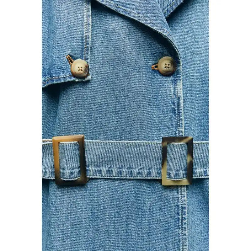 מעיל ג׳ינס ארוך בגזרת טרנץ׳ עם חגורה