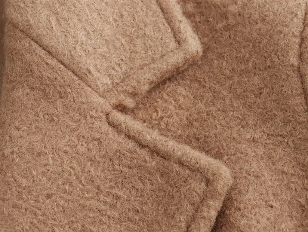 מעיל צמר בגזרת סילואט רך בגוון קאמל