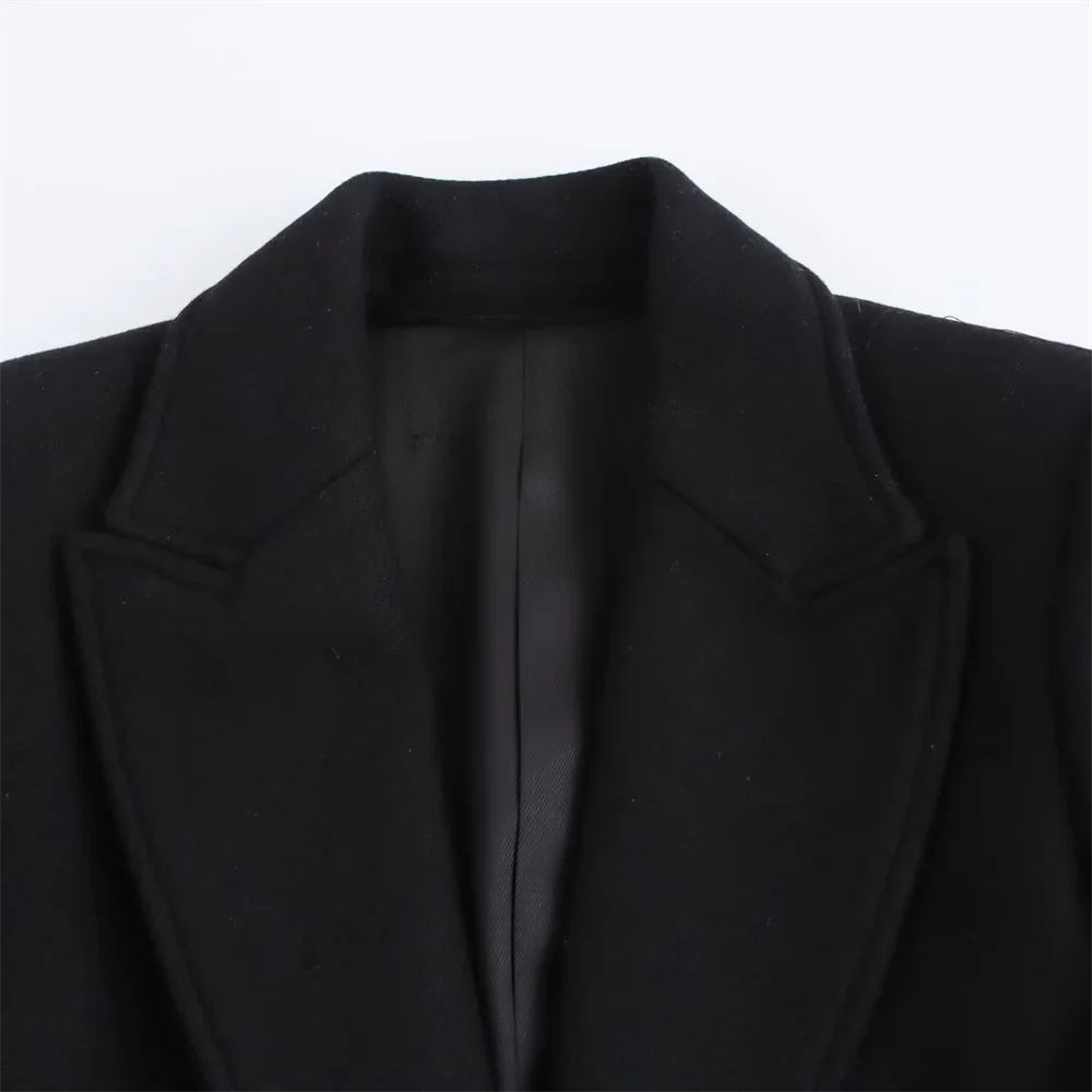 מעיל לונג אלגנטי בגזרת לאז’ר עם צווארון קלאסי