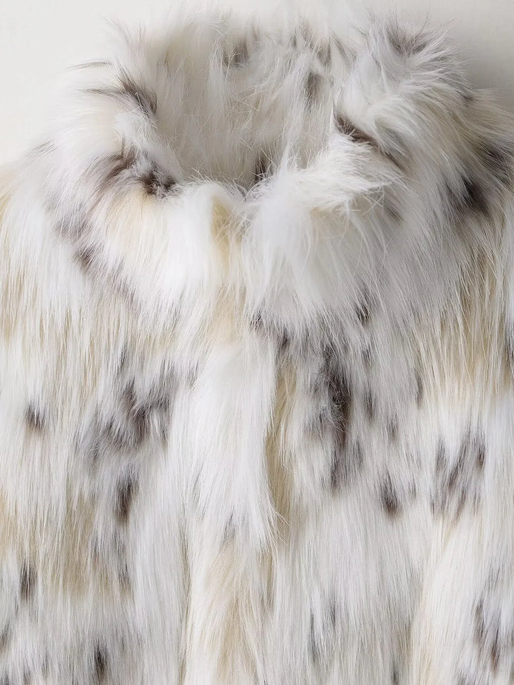 מעיל פרווה רך בגזרת Loose עם צווארון עומד