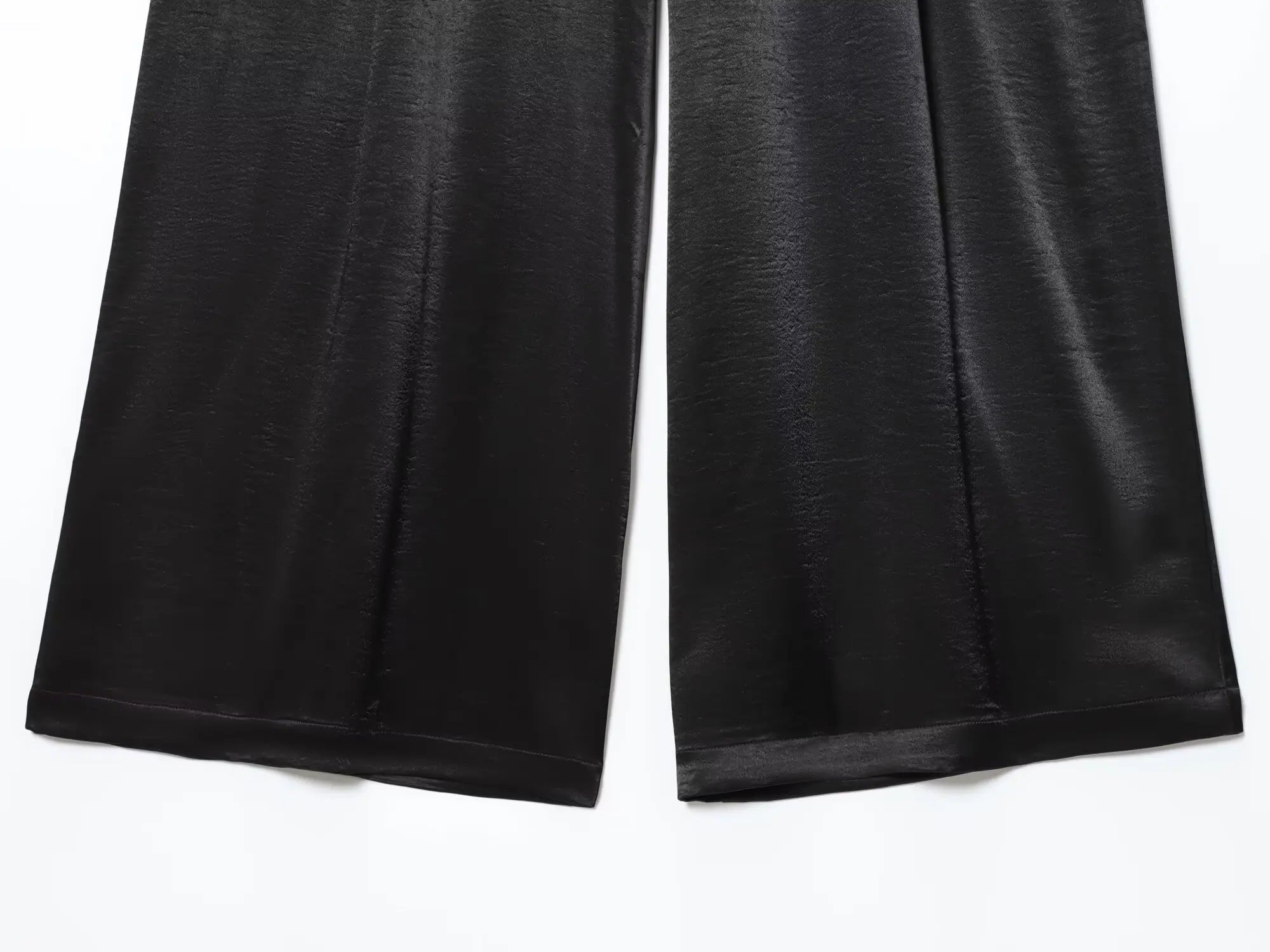 מכנסיים רחבים מבד סאטן מבריק בגזרה גבוהה